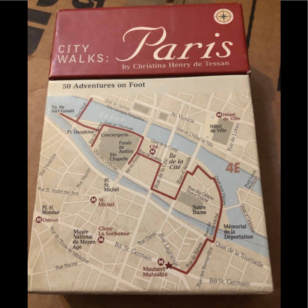 🇫🇷City Walks: Paris by Christina Henry de Tessan